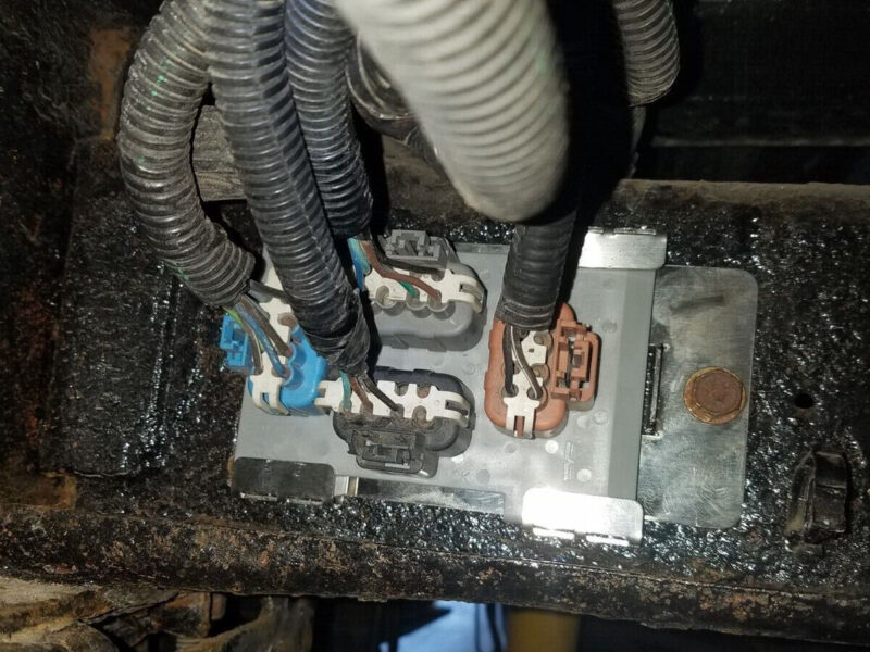 Replacement bracket for GM-15031996 Installed with cables